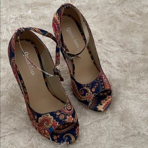 Beautiful and Oh So Feminine Pumps